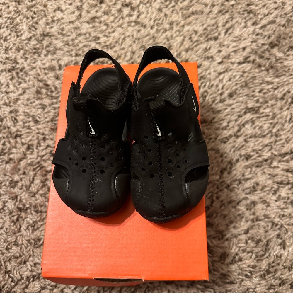 5.5c Toddler Nike Sunray sandal